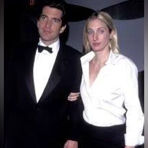 Lands’ End White Button Down Shirt Size M (10-12) | Classic Tailored Cotton